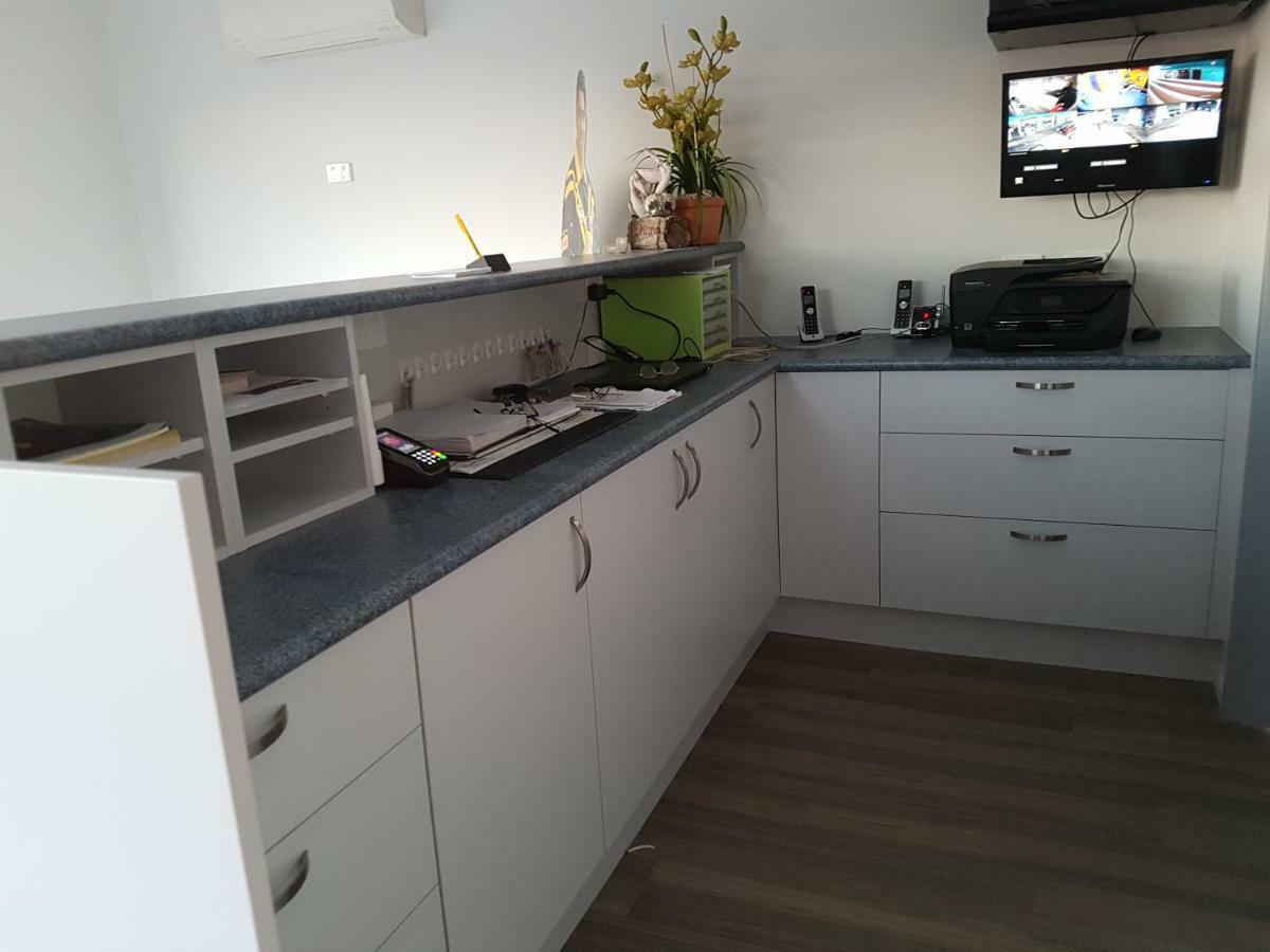 Reef Gardens Motel Просерпайн Екстериор снимка